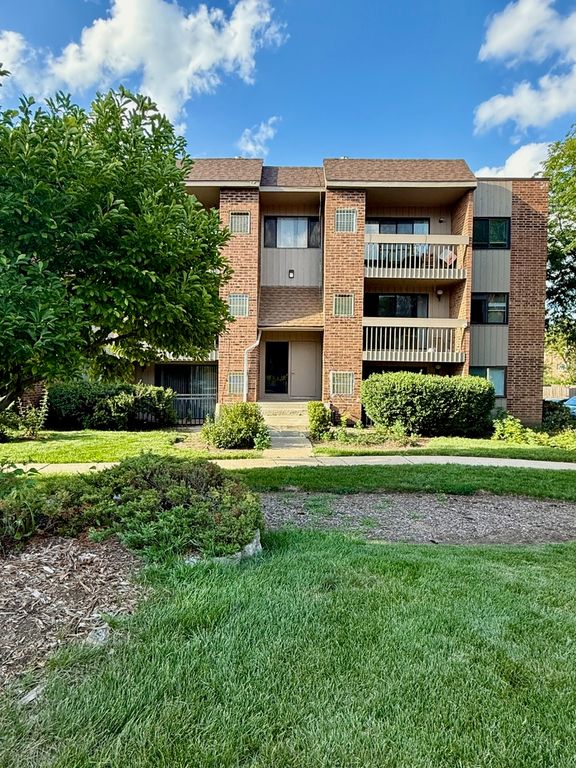 1322 E Ports O Call Drive 1W, Palatine, IL 60074