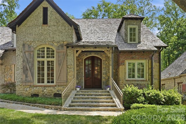 2418 La Maison Drive, Charlotte, NC 28226