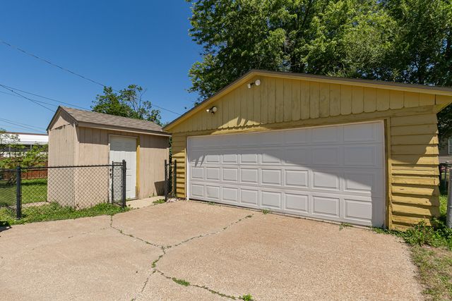 1716 10th Avenue, East Moline, IL 61244