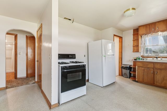 1716 10th Avenue, East Moline, IL 61244