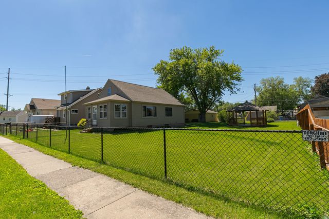 1716 10th Avenue, East Moline, IL 61244