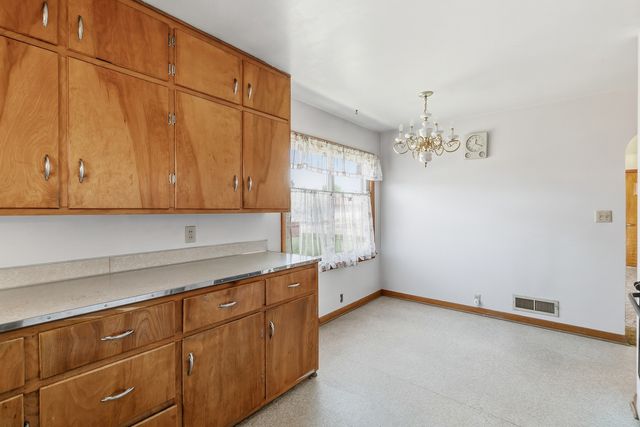 1716 10th Avenue, East Moline, IL 61244