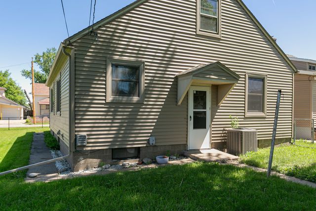 1716 10th Avenue, East Moline, IL 61244
