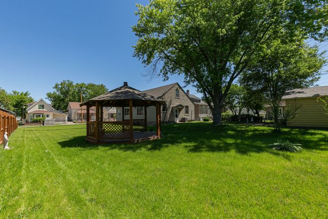 1716 10th Avenue, East Moline, IL 61244