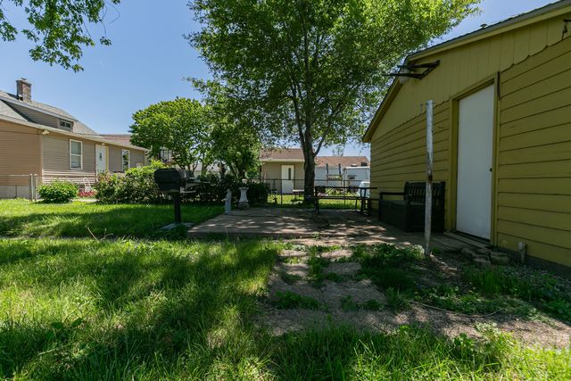 1716 10th Avenue, East Moline, IL 61244