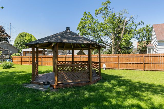 1716 10th Avenue, East Moline, IL 61244