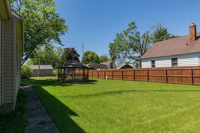 1716 10th Avenue, East Moline, IL 61244