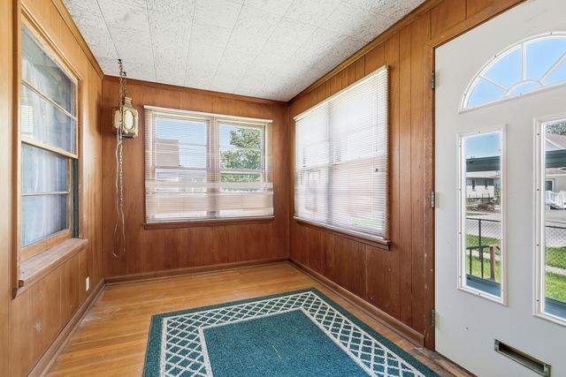 1716 10th Avenue, East Moline, IL 61244
