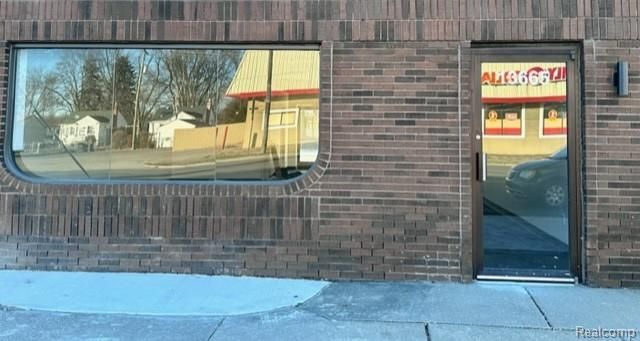 13665 Northline Road, Southgate, MI 48195