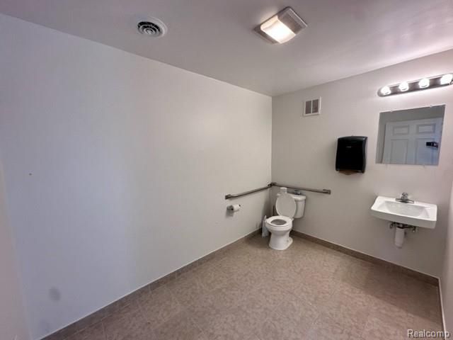 13665 Northline Road, Southgate, MI 48195