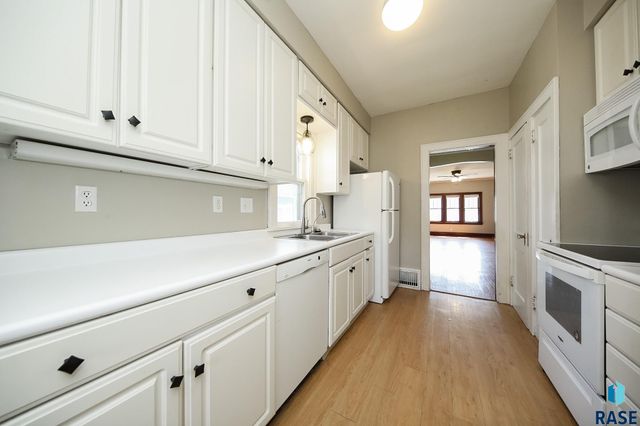 1911 S Prairie Ave, Sioux Falls, SD 57105