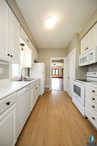 1911 S Prairie Ave, Sioux Falls, SD 57105