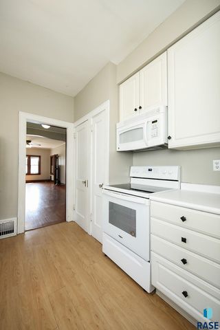1911 S Prairie Ave, Sioux Falls, SD 57105