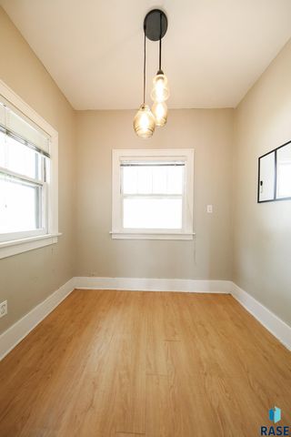 1911 S Prairie Ave, Sioux Falls, SD 57105