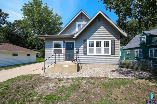 1911 S Prairie Ave, Sioux Falls, SD 57105