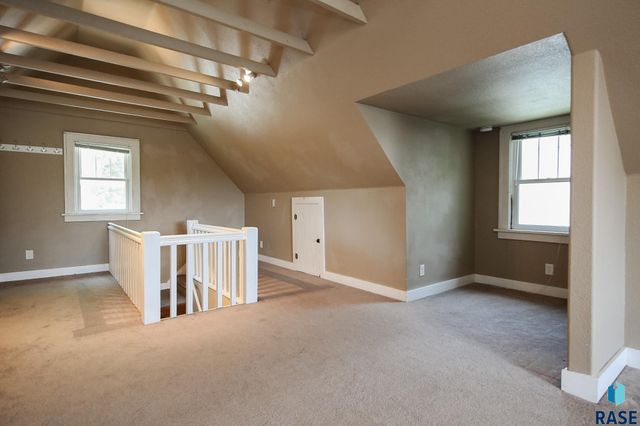 1911 S Prairie Ave, Sioux Falls, SD 57105