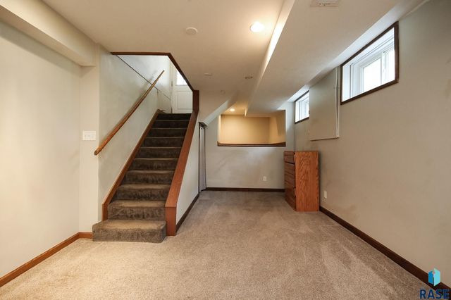1911 S Prairie Ave, Sioux Falls, SD 57105