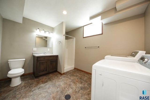 1911 S Prairie Ave, Sioux Falls, SD 57105