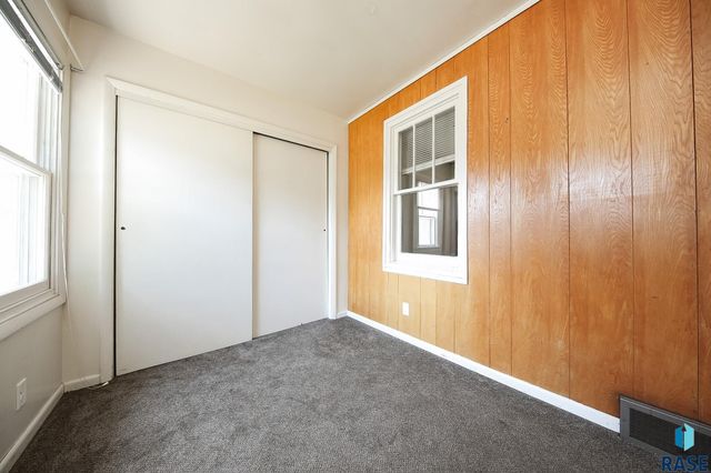 1911 S Prairie Ave, Sioux Falls, SD 57105