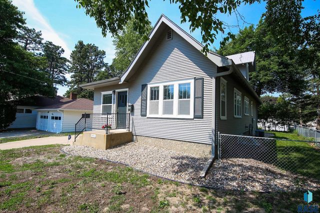 1911 S Prairie Ave, Sioux Falls, SD 57105