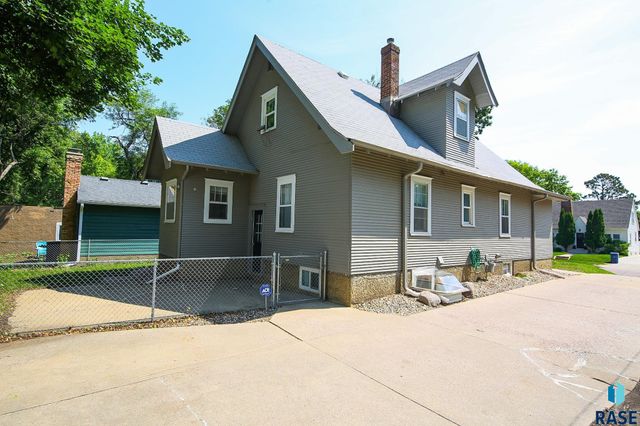 1911 S Prairie Ave, Sioux Falls, SD 57105