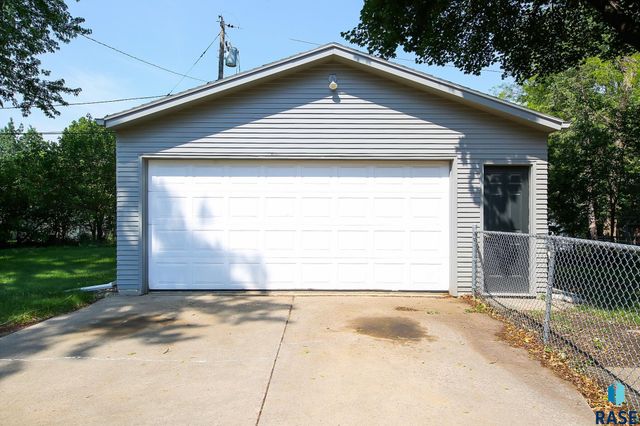 1911 S Prairie Ave, Sioux Falls, SD 57105