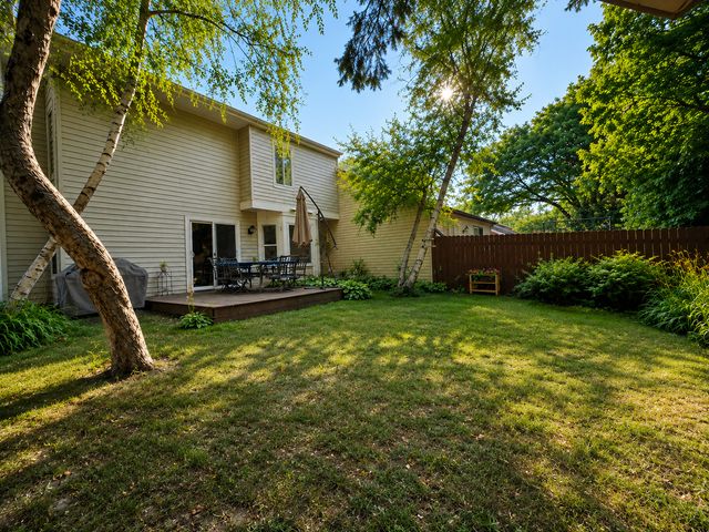 18 Bedford Road, Mundelein, IL 60060