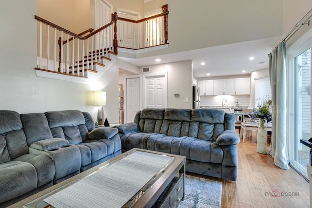 18 Bedford Road, Mundelein, IL 60060