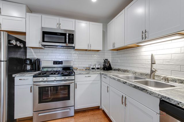 18 Bedford Road, Mundelein, IL 60060