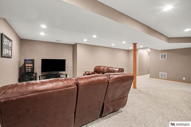 17908 Karen Circle, Omaha, NE 68135
