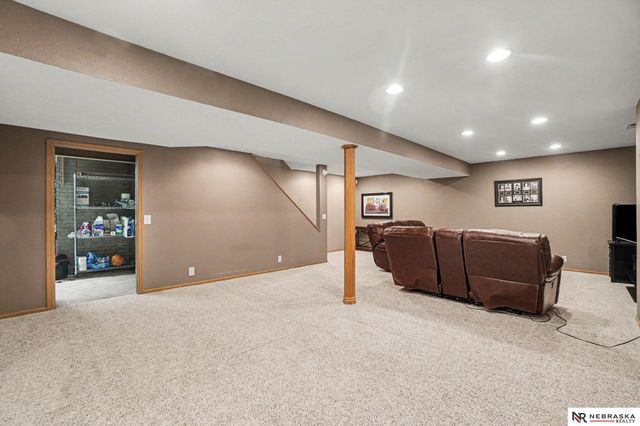 17908 Karen Circle, Omaha, NE 68135