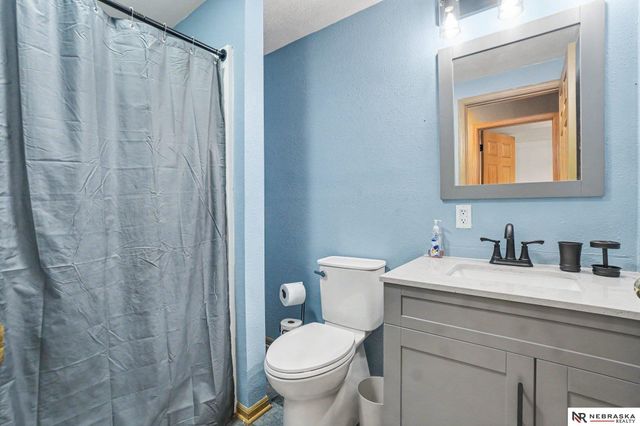 17908 Karen Circle, Omaha, NE 68135