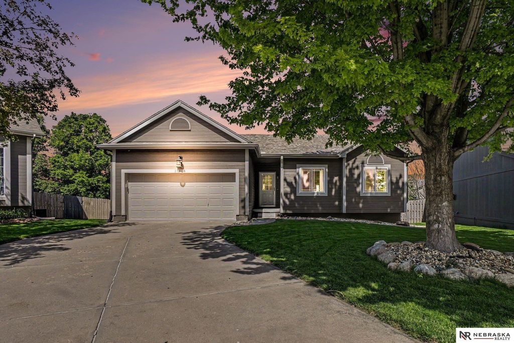 17908 Karen Circle, Omaha, NE 68135