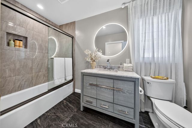9242 Whitaker, Northridge, CA 91343