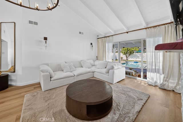 9242 Whitaker, Northridge, CA 91343