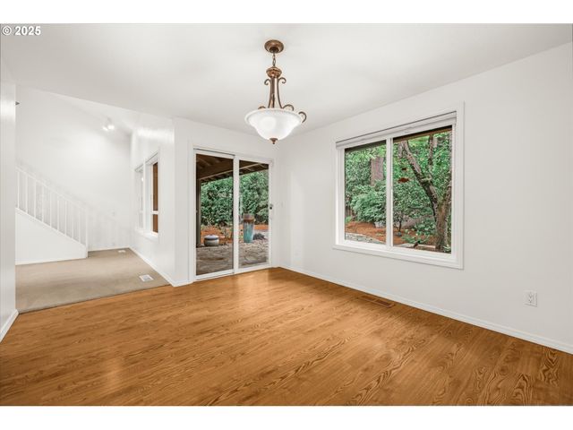 7867 Sw WHITFURROWS Ct, Portland, OR 97224