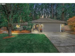 7867 Sw WHITFURROWS Ct, Portland, OR 97224