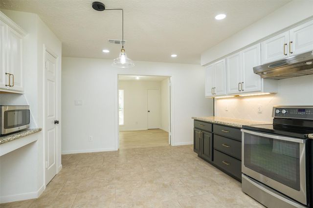 12414 Campos Drive, Houston, TX 77065