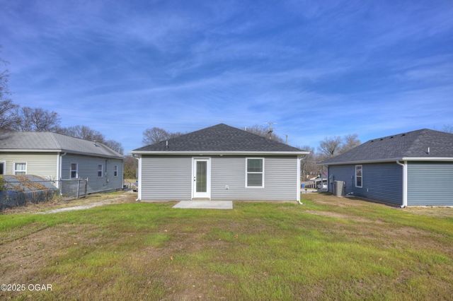 2632 E 4th Street, Joplin, MO 64801