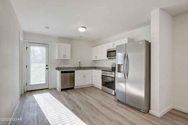 2632 E 4th Street, Joplin, MO 64801