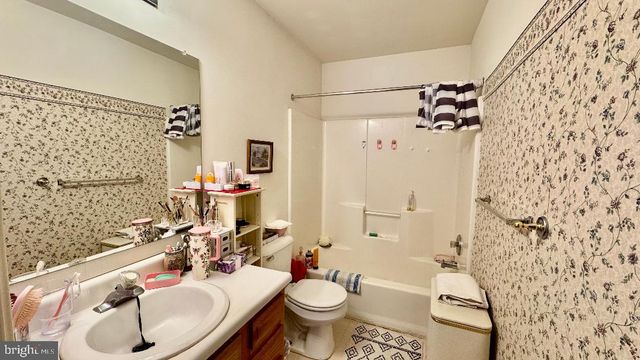 18 KARLSTAD RD, New Castle, DE 19720