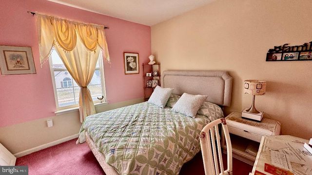 18 KARLSTAD RD, New Castle, DE 19720