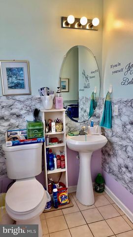 18 KARLSTAD RD, New Castle, DE 19720