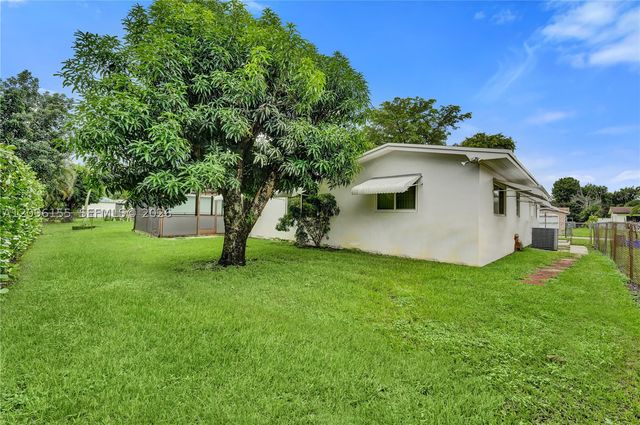 1731 NW 86th Ave, Pembroke Pines, FL 33024