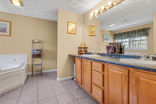 3 Hillview Drive, Methuen, MA 01844