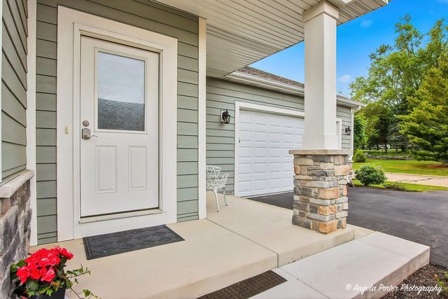 671 Tindalls Nest, Twin Lakes, WI 53181