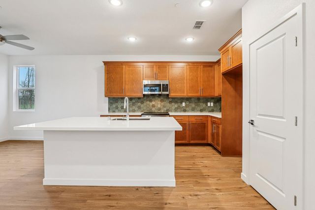 6443 Jacinto Ave, Sacramento, CA 95823