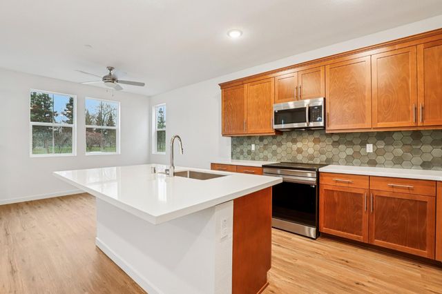 6443 Jacinto Ave, Sacramento, CA 95823