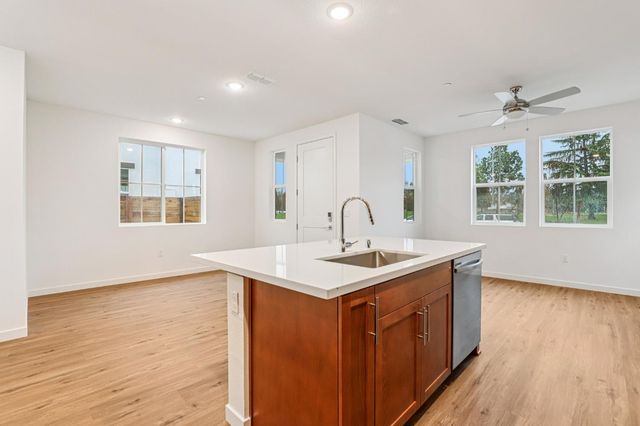 6443 Jacinto Ave, Sacramento, CA 95823