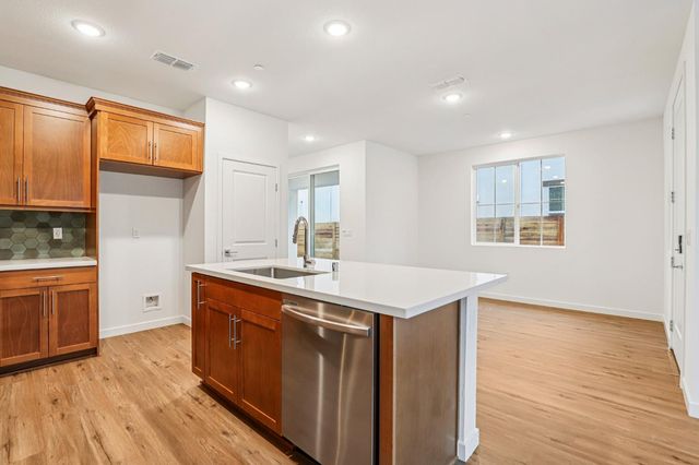 6443 Jacinto Ave, Sacramento, CA 95823